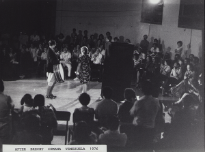 1976 - After Brecht, Caracas Festival, Abstecher nach Cumana, Venezuela (K Bildstein, Publikum) &copy;FTM