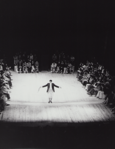 1976 - AFTER BRECHT, Tournee nach Caracas-Festival, Bogota (Kolumbien), Teatro Colon (Publikum auf B&uuml;hne und im Parkett)&copy;FTM