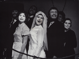 1972 - KLEINB&Uuml;RGERHOCHZEIT (Familienphoto mit Christine Ruckdeschel, Braut und Konrad Stimmel, Br&auml;utigam) &copy;FTM